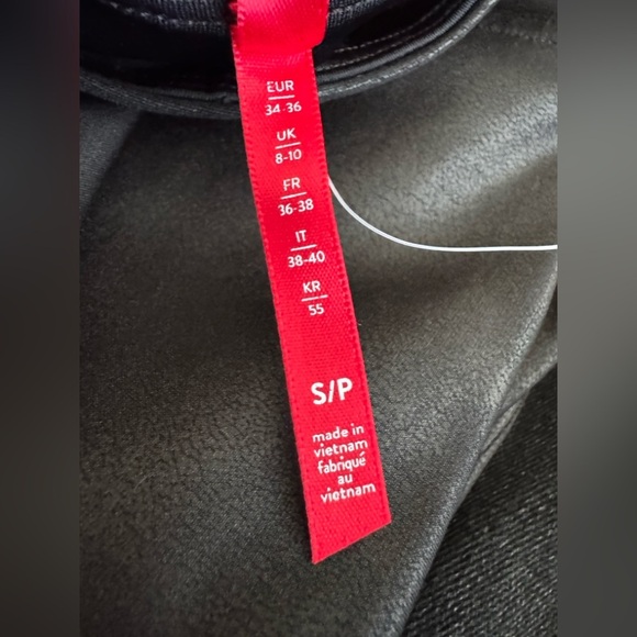 SPANX Shiny Black Leggings - Picture 10 of 10